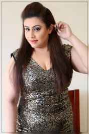 Laiba busty, Dubai Massage call girl