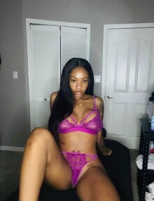 krystal, Dubai Massage escort