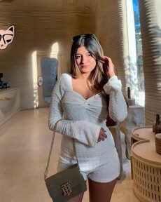 independent anushka