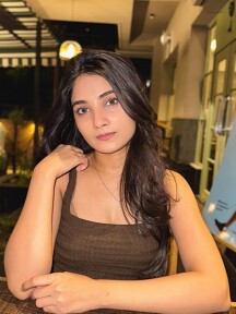 Manvi, Dubai Massage call girl
