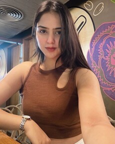 Diya, Dubai Massage call girl